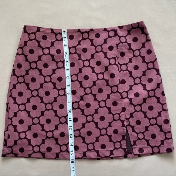 NWT Urban Outfitters Burgundy and Pink Retro Style Mini Skirt Size Medium - Picture 3 of 7